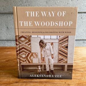 Hardcover The Way of the Woodshop by Aleksandra Zee